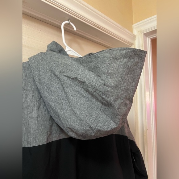 Obermeyer Men's Charcoal and Black Ski Jacket Multiple Pockets size medium - Picture 10 of 10